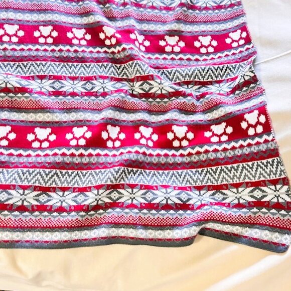 Nordic Xmas Teddy Knit Throw Blanket 56in x 51 in Red White Gray Fair Isle - Picture 2 of 13